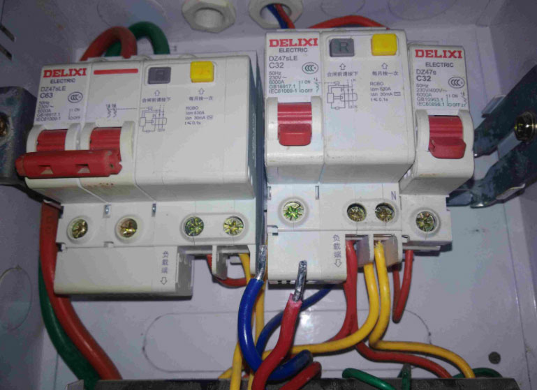 循環(huán)水泵插上就跳閘什么原因？